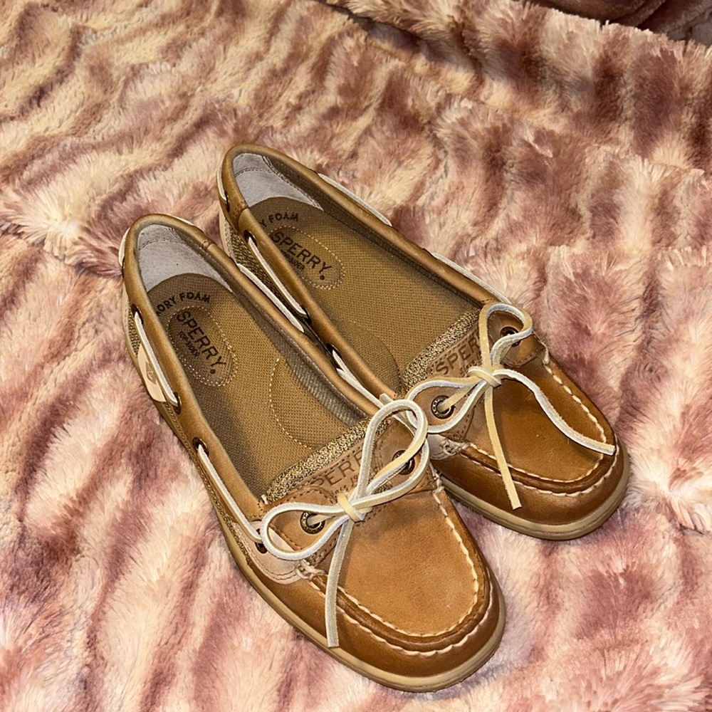 Bought and never worn, they didnt fit.